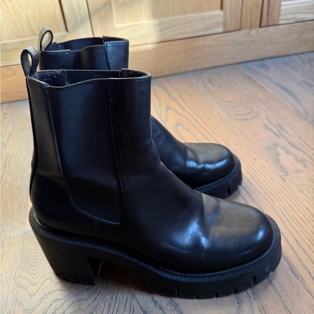 Barely used Mango Black Women's Ankle Boots in black leather. Size 40 or 9 US. - Picture 1 of 5